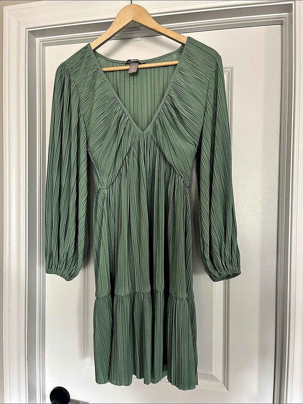 H&M Pleated Midi Dress in Green Size XS Like New
